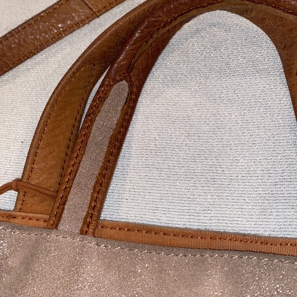 The Sak women’s brown and tan shimmery crossbody purse - Picture 4 of 12